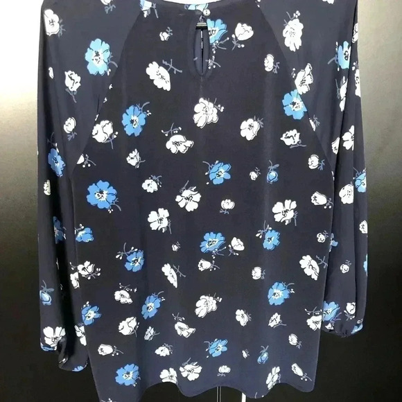 Ann Taylor Factory Cinched puff long sleeve, pleated round neck,keyhole back - Picture 6 of 7